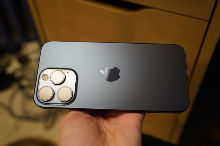 iPhone 15 Pro Max 1TB Titanium Blue - flawless 