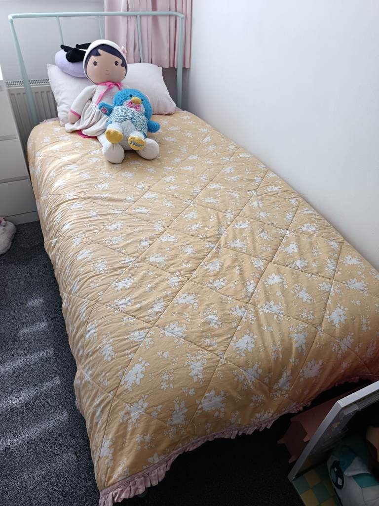 image for Metal frame single  bed 