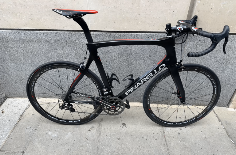 Pinarello Dogma F8 – Electronic Gear Shift & Carbon Wheels