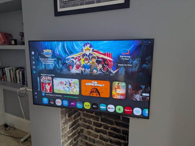 Samsung Smart TV from 2023 with Remote – Good Condition
