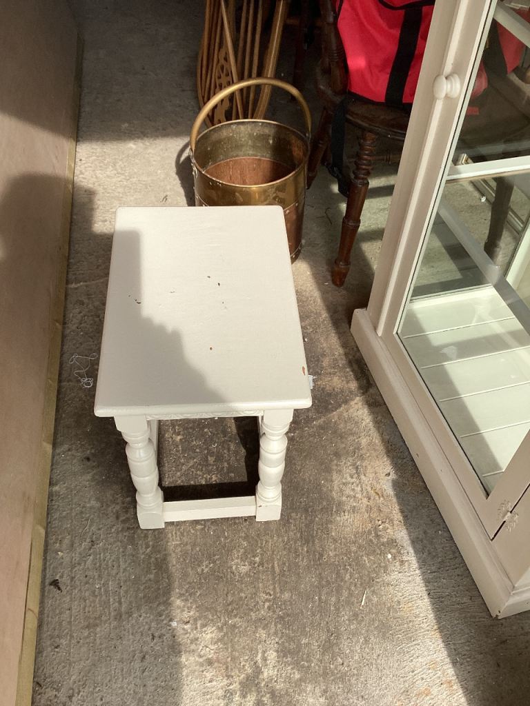 SMALL COFFEE TABLE 