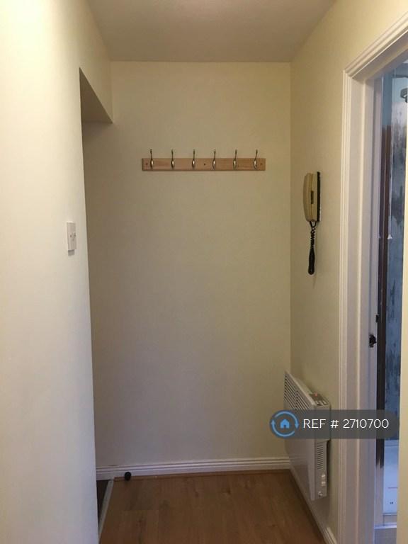 Studio flat in Penlee House, Woking, GU22 (#2710700)