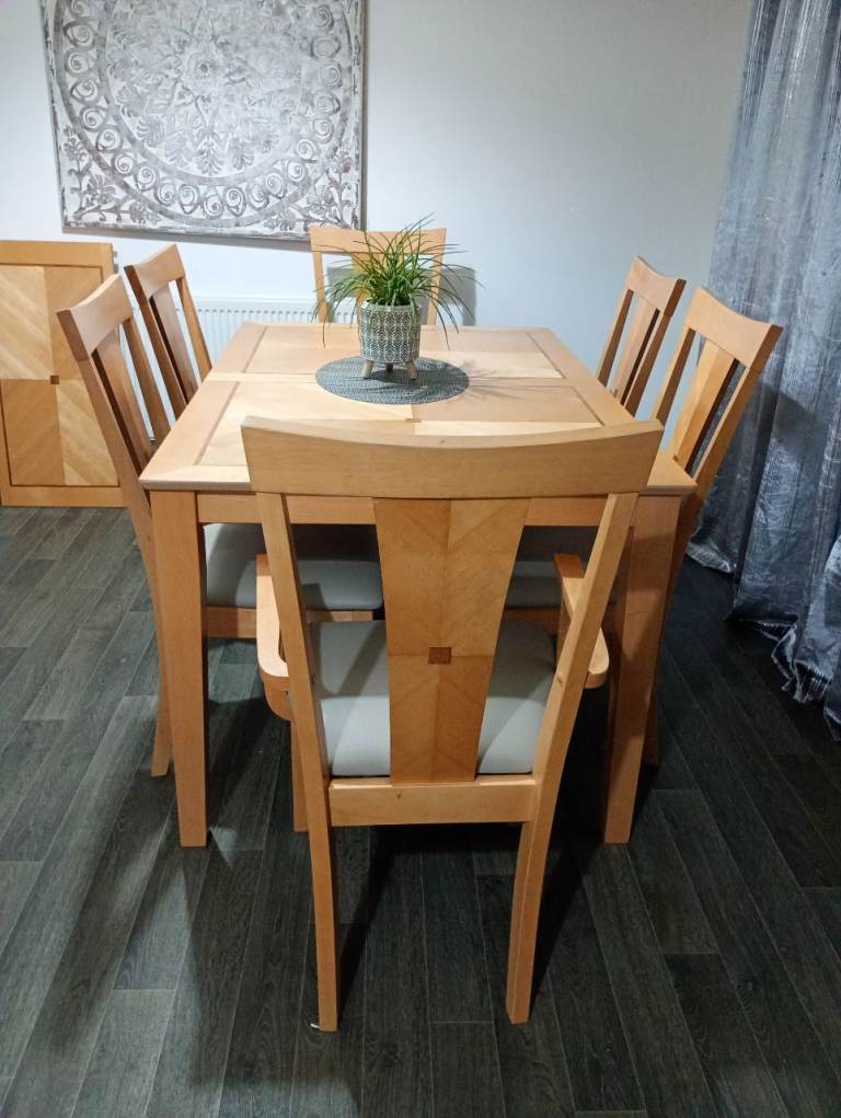 Can deliver ✅ Solid oak dining table and six chairs 