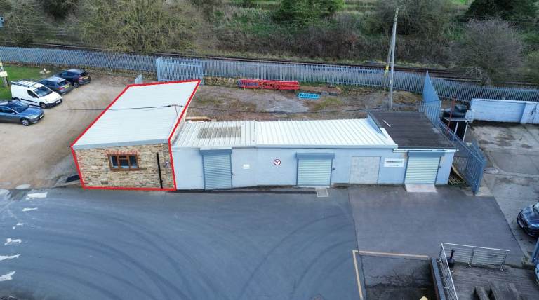 Small Office with Secure Yard / Business Unit To Let – 531 sq ft – Banbury OX17 3AA