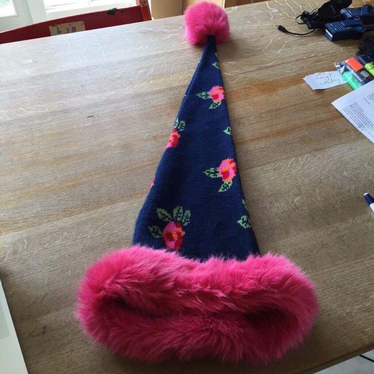 Skiing hat, size medium, NEW