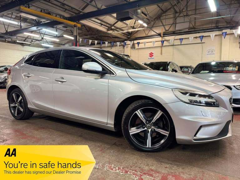 2017 Volvo V40 2.0 T2 R-Design Euro 6 (s/s) 5dr HATCHBACK Petrol Manual