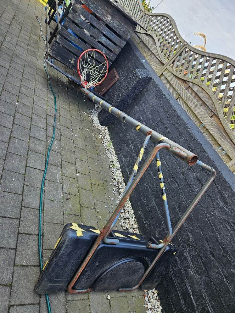 Basketball hoop 