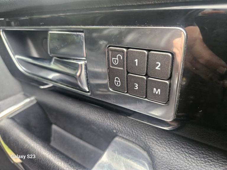 2013 Land Rover Discovery 3.0 SDV6 255 HSE 5dr Auto ESTATE DIESEL Automatic