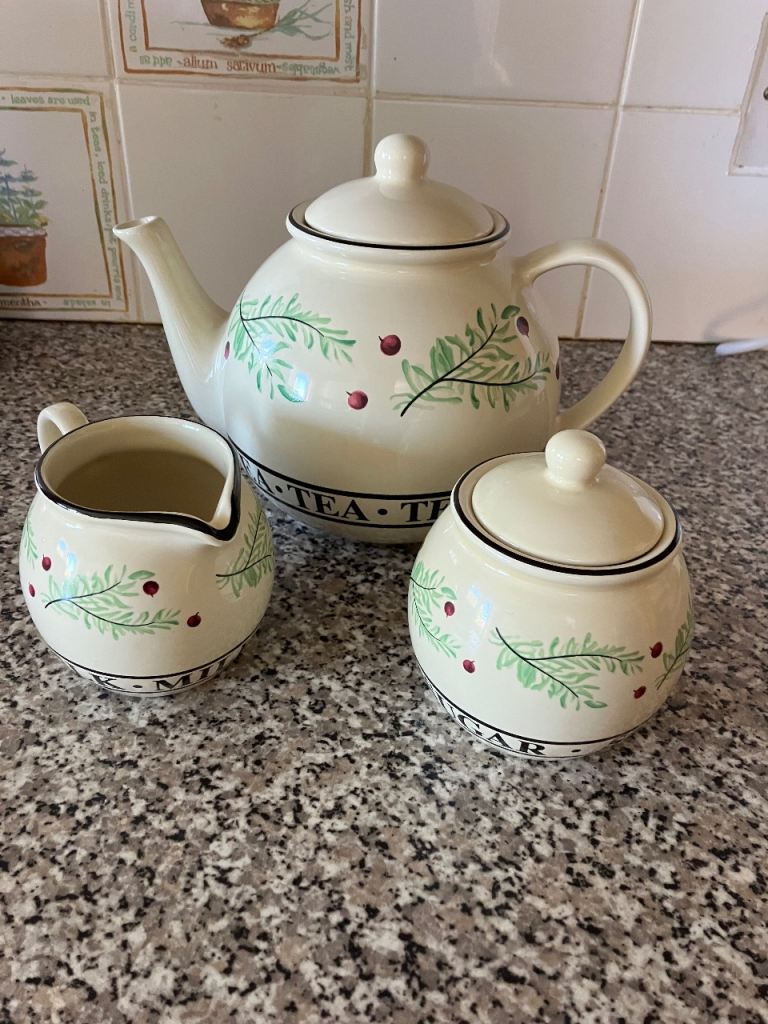 Vintage Rayware Market Garden teapot, milk jug & sugar pot, in great condition 