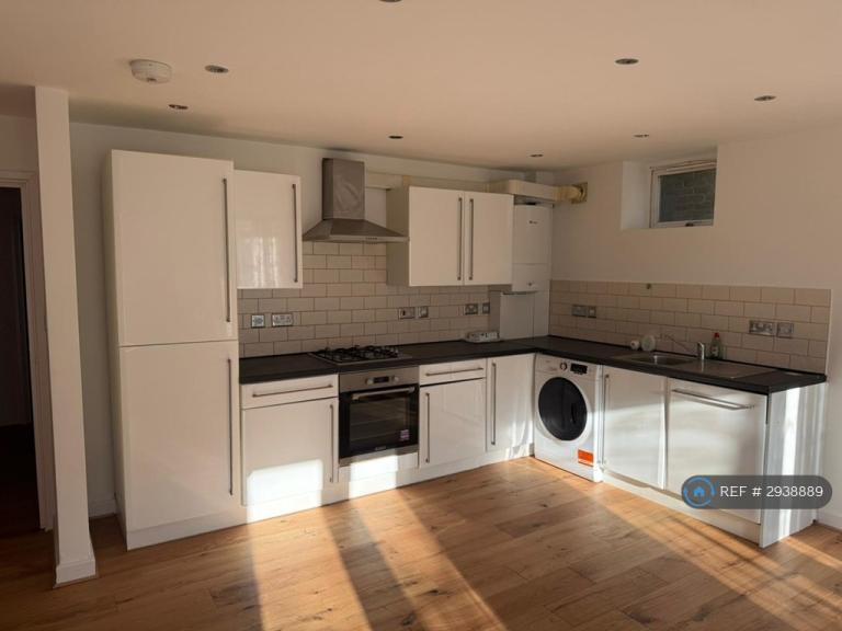 2 bedroom flat in Outram Road, Croydon, CR0 (2 bed) (#2938889)