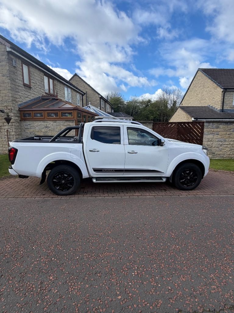 Nissan navara np300 pick up 4x4 awd 