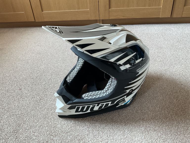 Wulfsport Motocross Helmet Youth size Extra Large 53-54cm MX KIDS HONDA KTM KAWASAKI YAMAHA FOX THOR