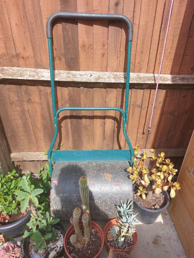 Garden Lawn Roller - Manual, Green Metal