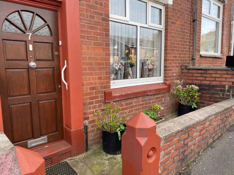 Property to rent OL1