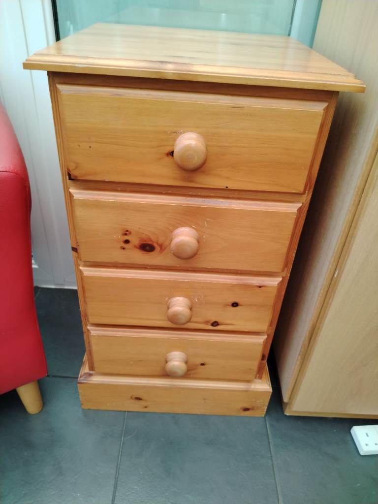 Chest of drawers 