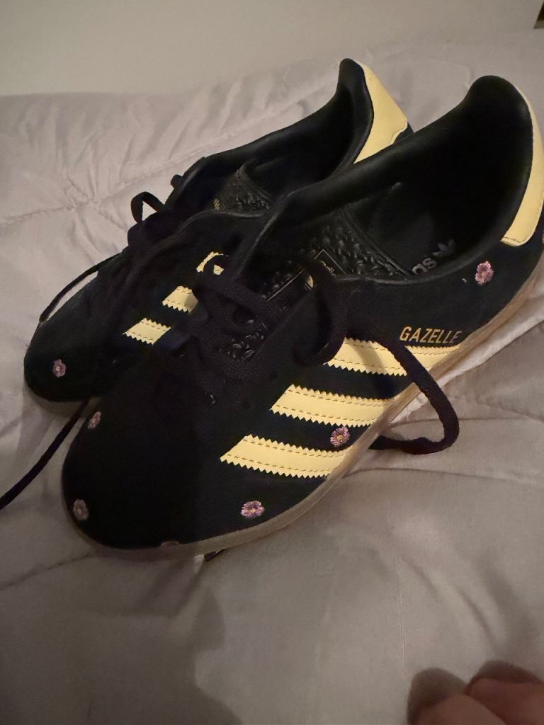 Ladies size 4 Adidas Gazelle 