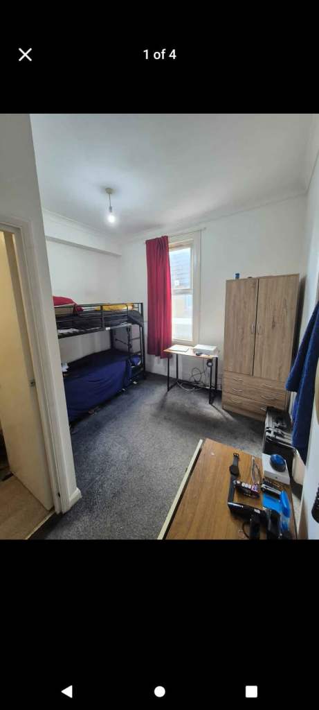 Studio flat with separate kitchen