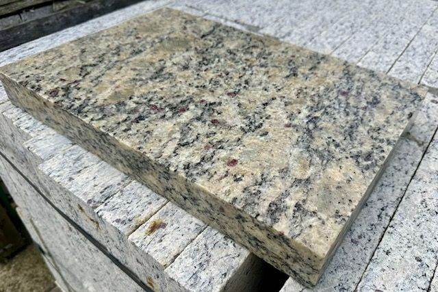 STUNNING GRANITE BLOCKS / PAVING / EDGING / COPING - 450 x 300 x 50MM