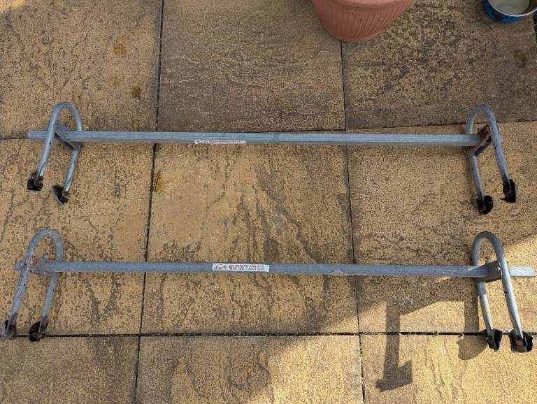2 heavy duty roof bars 