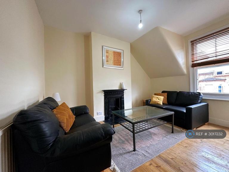 2 bedroom flat in Schubert Road, London, SW15 (2 bed) (#3017232)