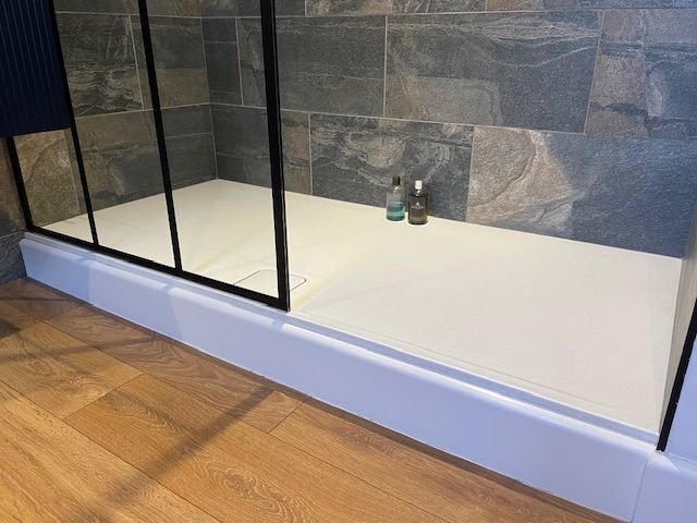 BRAND NEW SHOWER TRAY - NEXA by MERLYN. Rectangular, Low level, slip resistant. 1700 x 800mm