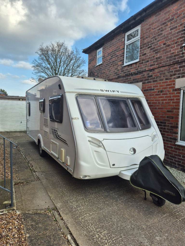 Swift charisma 550 4 berth