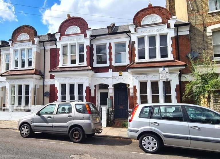 FOR SALE - SUBSTANTIAL VICTORIAN TERRACE HOUSE WITH GARDEN - CENTRAL FINSBURY PARK – 1776.05sq ft.