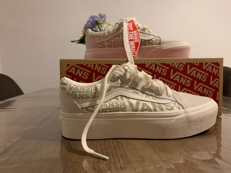 trainers/shoes