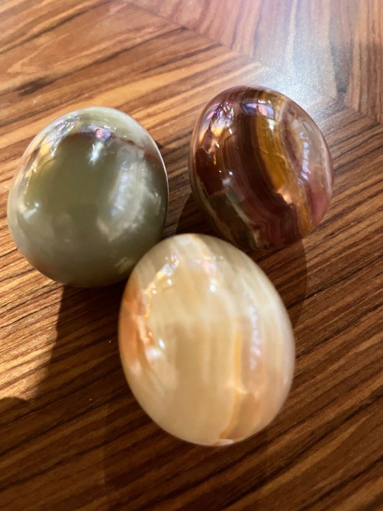 Onyx Marble Egg Vintage Stone, Smooth Finish
