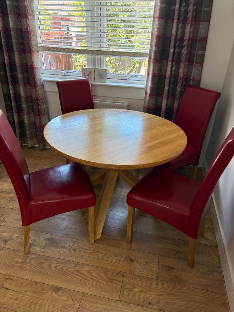 Solid oak dining table + 4 leather chairs