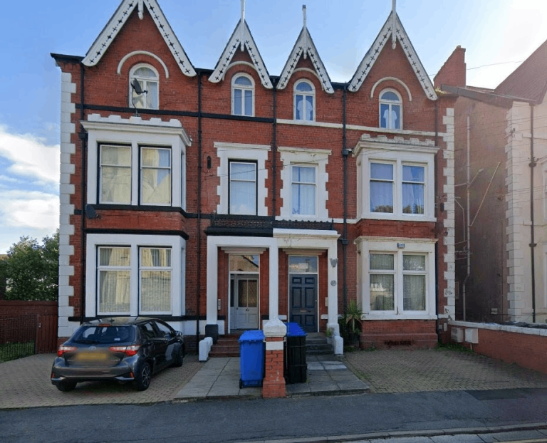 1 Bed Flat, Bath Street, LL18