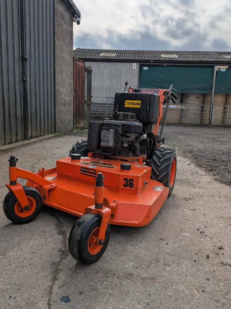 Scag 36 advantage lawnmower with snow plow 