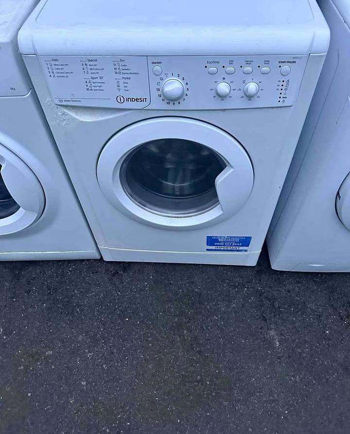 Indesit Washing Machine – White, Good Condition