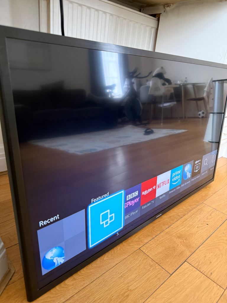 Samsung UE40J5200 40 inch Smart TV with Remote