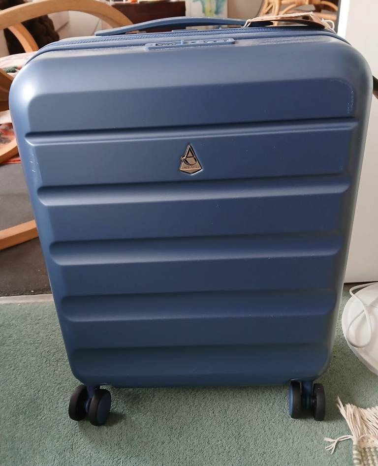 Aerolite new cabin case with tags