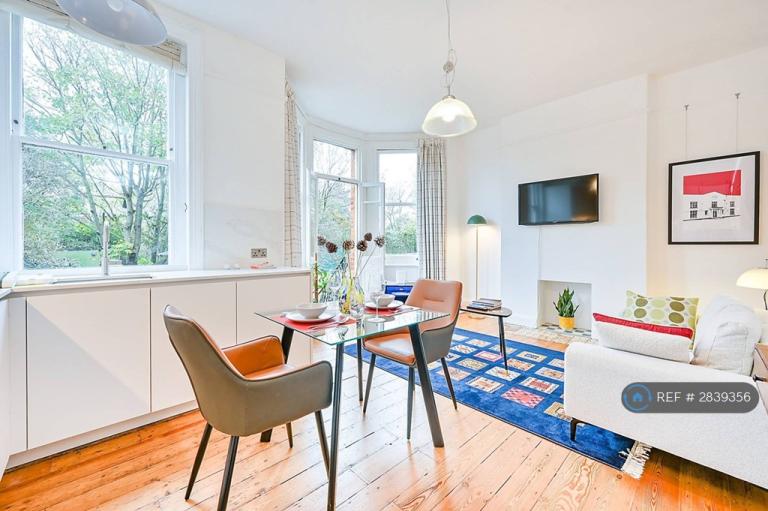 1 bedroom flat in Ealing, London, W5 (1 bed) (#2839356)