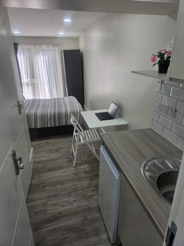 6 bed HMO en-suites and kitchettes for company let-AVAILABLE FOR COMPANY LET