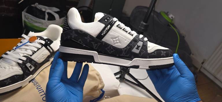 Lv 2026 summer edition black and white trainer's 