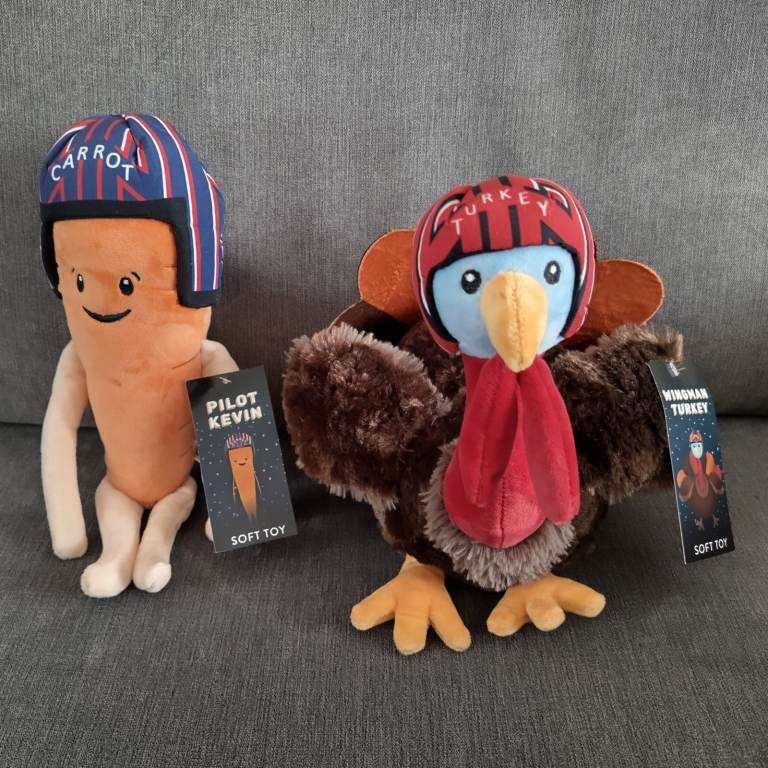 ALDI PILOT KEVIN THE CARROT AND WINGMAN TURKEY SOFT TOYS *NEW WITH TAGS*