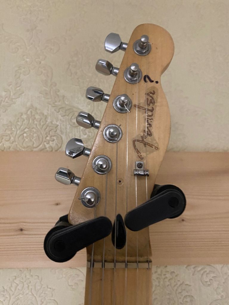 Electric Guitars and Peavey Valve Amplifier* Bargain **