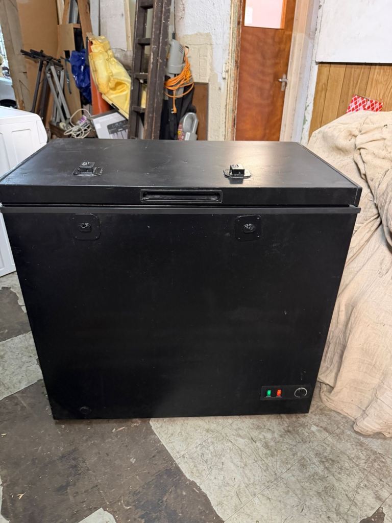 Free Delivery Black 197 liter chest freezer for sale Cash on delivery 
