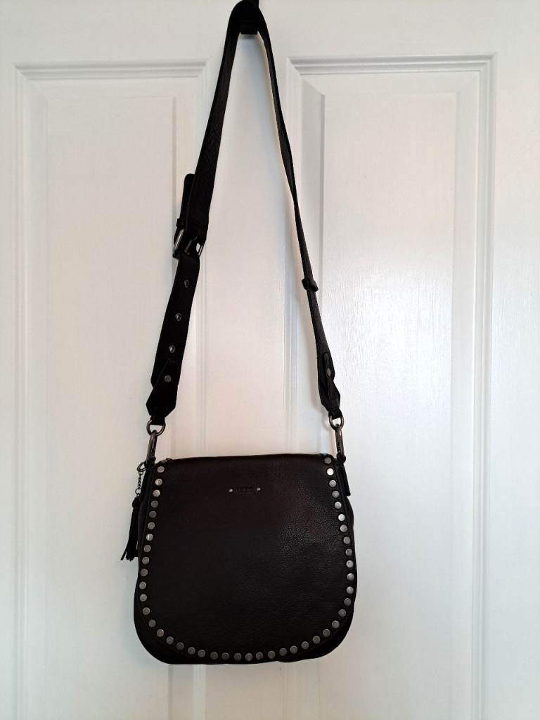 IKKS: “The Waiter” Rock women’s black studded leather shoulder bag