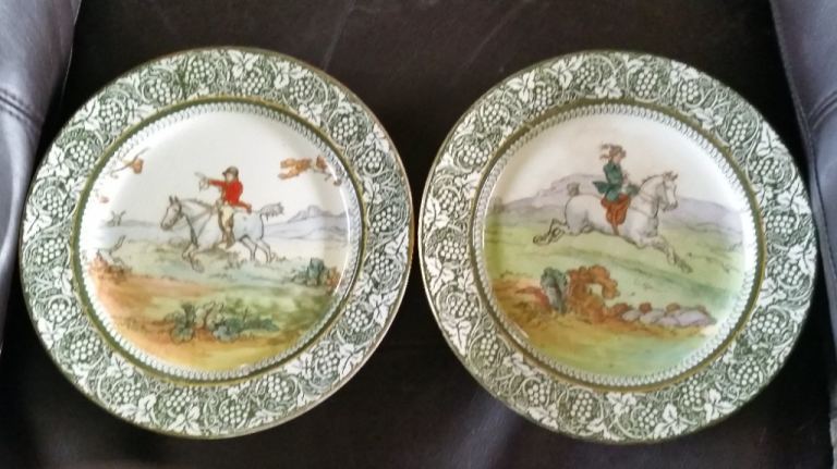 Pair of Antique circa 1901 Royal Doulton collector plates with riding hunting scenes