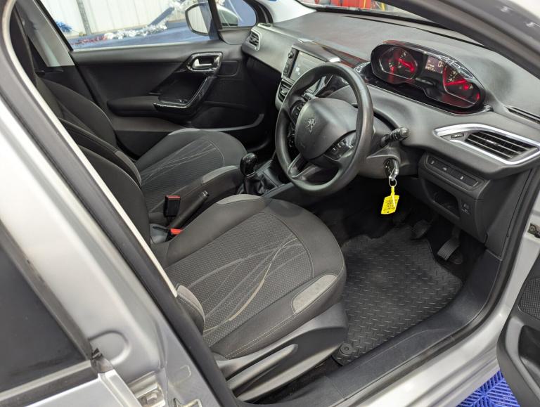 2015 Peugeot 208 1.2 VTi Active 5dr HATCHBACK Petrol Manual