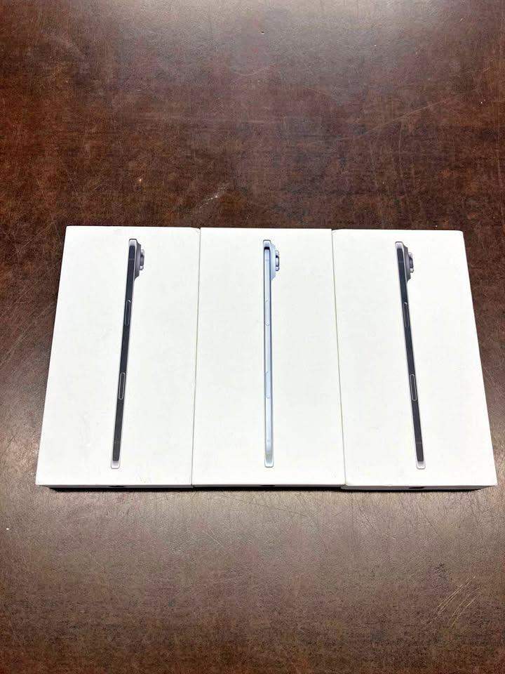 iPhone 17 Air 256gb unlocked New £760 Like new £670 With apple warranty 