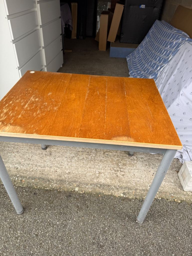 Free delivery small dining table 