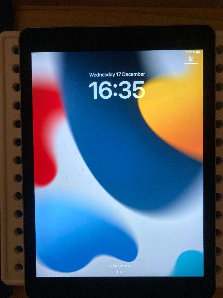 Apple iPad Pro 1st gen looks nearly new fully works battery last 4 hours on YouTube watching a film 