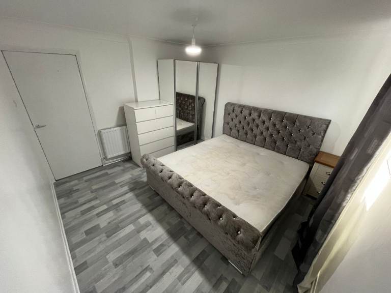 Super King Room - Bills Inc - ML1 4SY (Motherwell, Holytown)