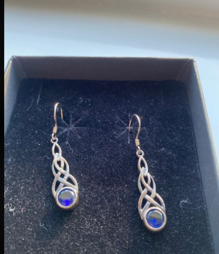 Drop earrings 
