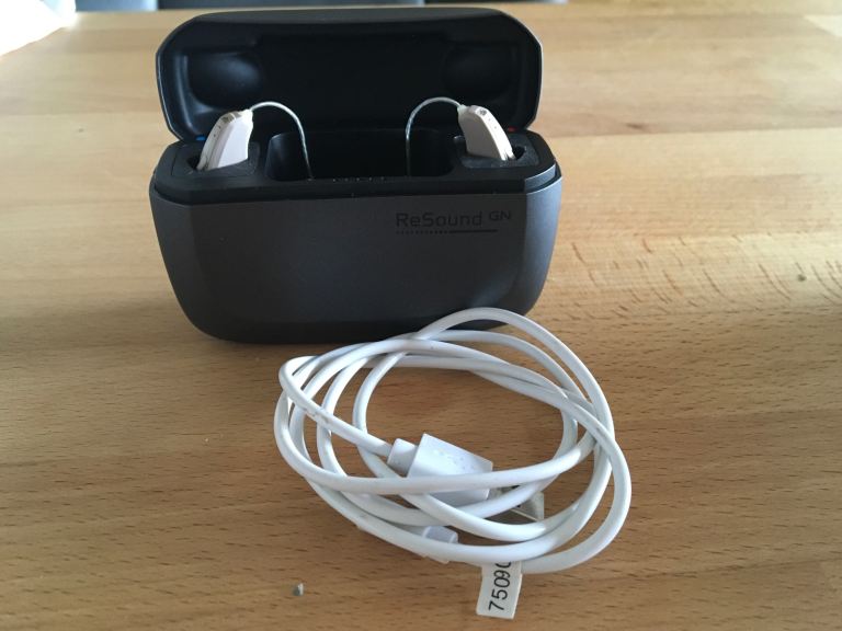 RESOUND HEARING AID BUNDLE -£55